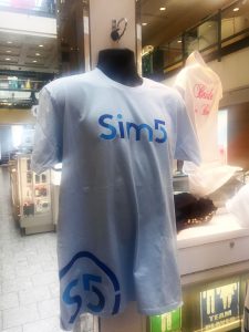 Le chandail SiM5 est en vente partout